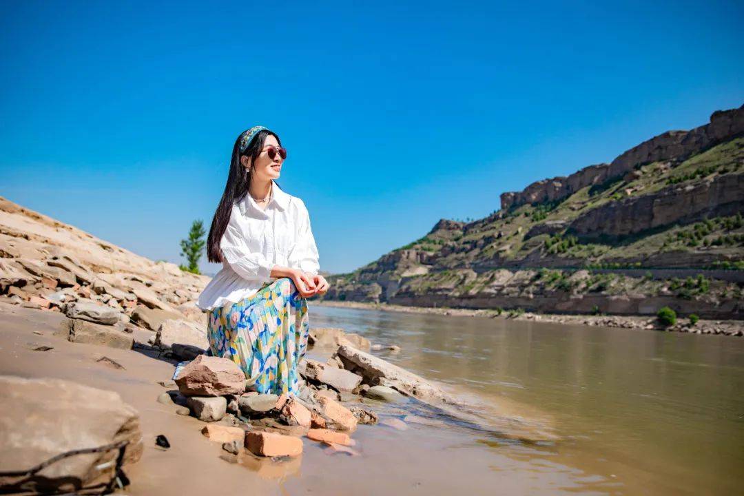 一路沿阶而上,高山之上的白云观,如诗如画的风光尚且不论,还包藏着