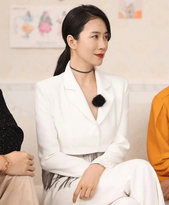 温峥嵘怎么就不显老?伊肤泉胶原小17替你揭开答案!_保养_细胞_美的