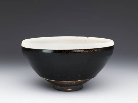 黑白撞色的"白覆轮"瓷器,宋代瓷器的镶边美学!_装饰_对比_白釉
