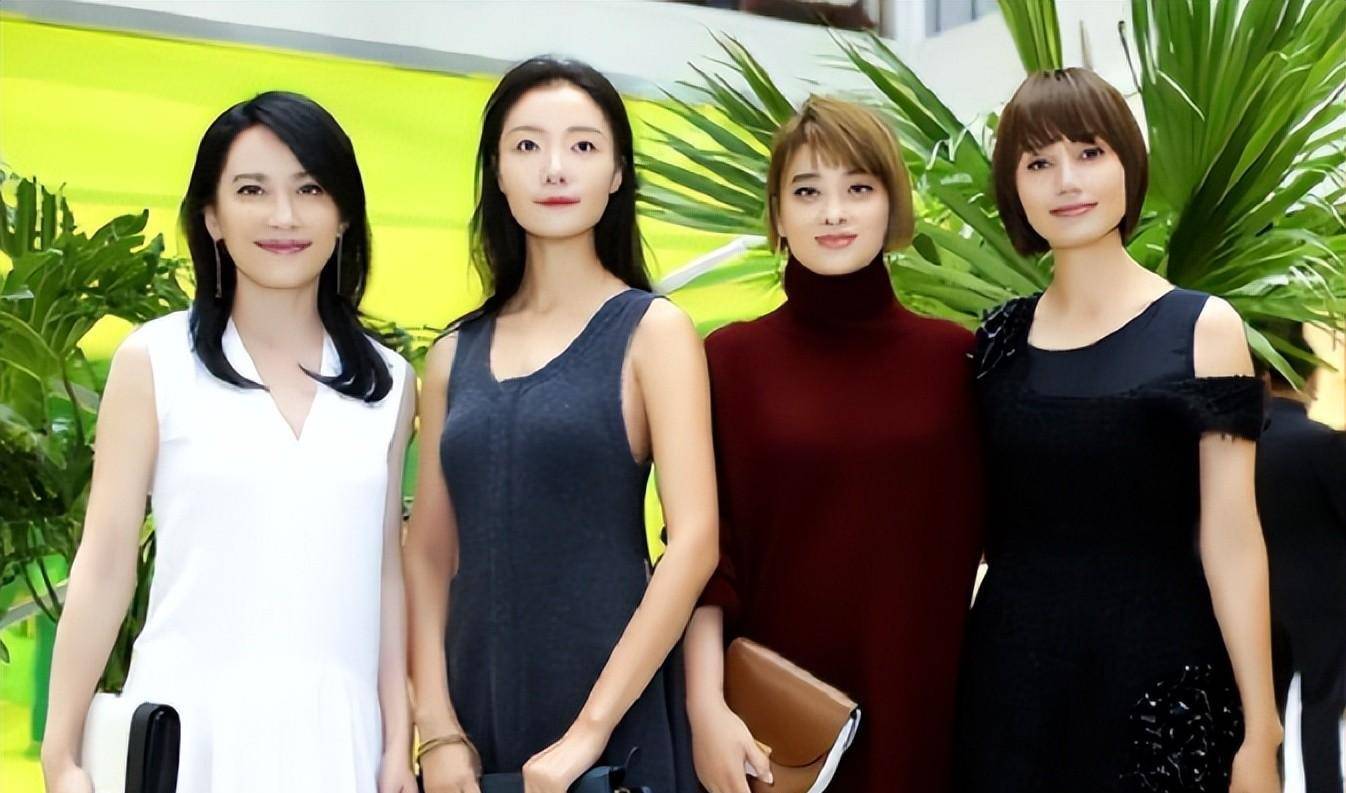 45岁袁泉同框47岁梅婷,年龄差距仅2岁却一个土味苍老,一个甜美_活动