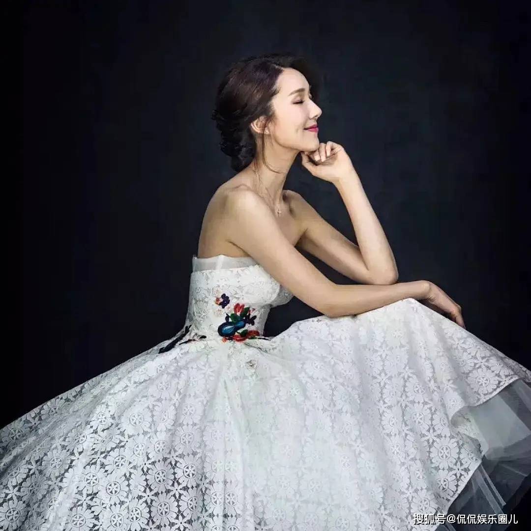 39岁李亚男,可真是性感无敌啊!_表演_观众_小角色