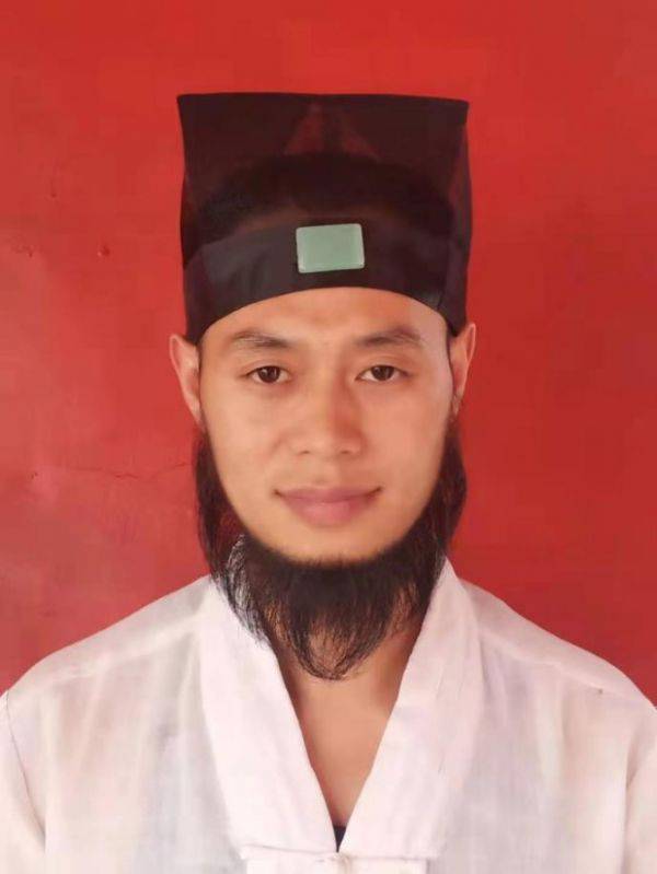 唐文进,道号唐理昌,道长,武当玄武派第十五代传人,号青峰道人.