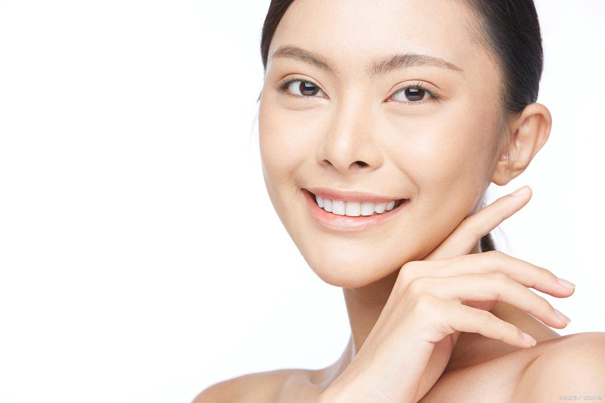 塑颜工匠丨带你和素颜和解,25 女生保养小秘诀_肌肤_产品_进行