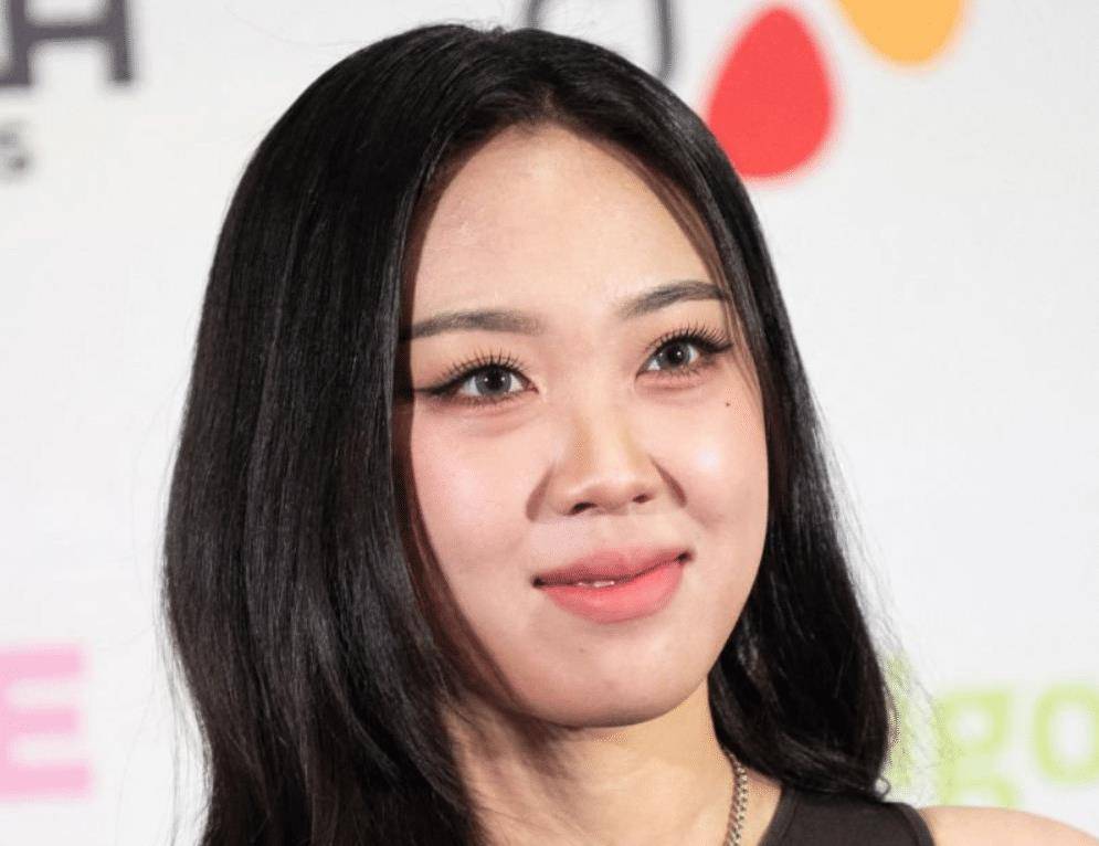 明星脸僵山根宽,油光满面整容痕迹明显_家庭娱乐_鼻子_郑允浩