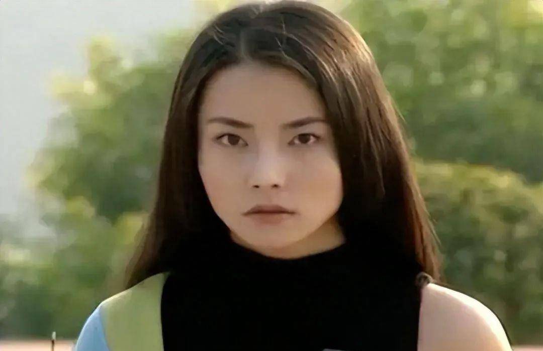 李钰:33岁患癌症去世,穿婚纱下葬,男友送13字挽联让人泪崩_黄晓明
