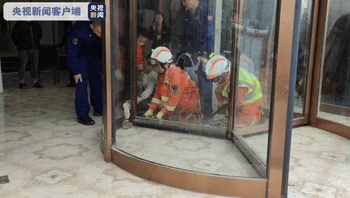 商场旋转门的好处_商场旋转门图片_商场旋转门