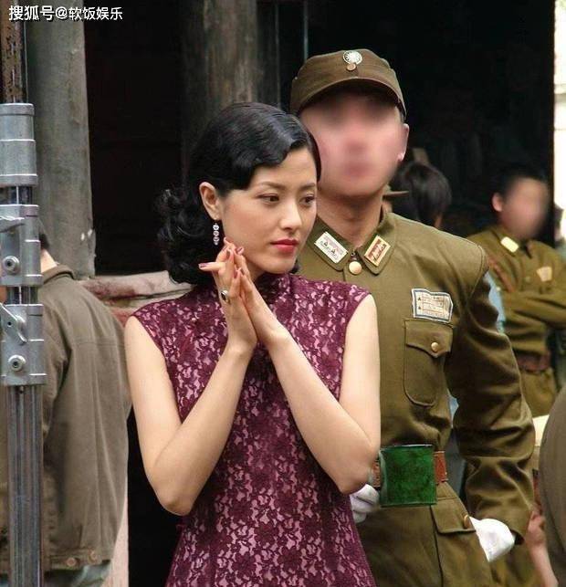 原创47岁曾黎晒婚纱照举办婚礼!