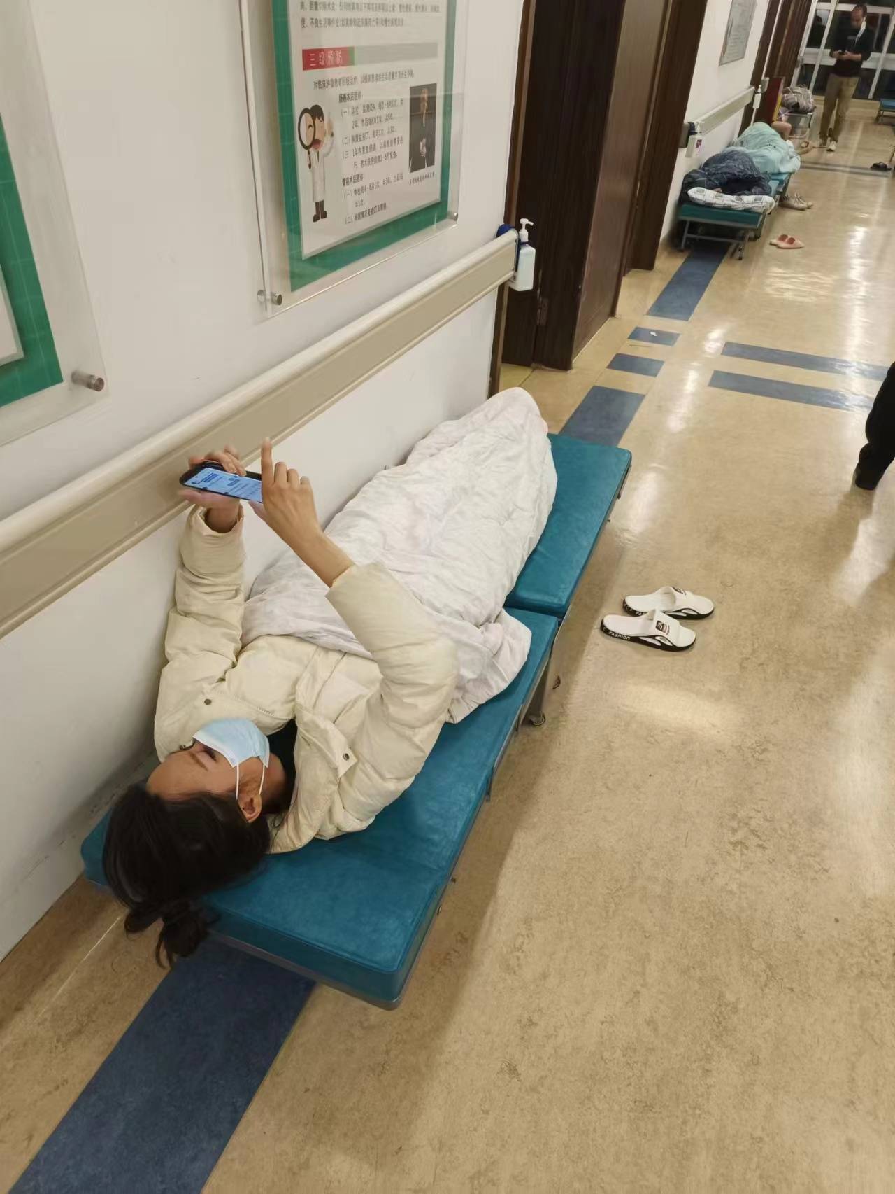 "共享陪护床"悄然兴起,医院里的"共享经济"能否缓解陪护压力?