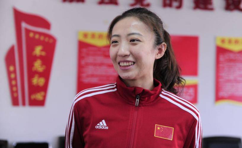前辽宁女排一姐 像大boss存在的丁霞 出国留洋遭遇出场少的尴尬_球迷