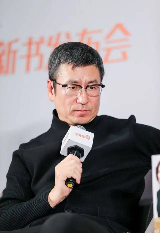 央视一哥白岩松:被疾病折磨暴瘦50斤,睡3-4个小时,数度想自杀_霍顿