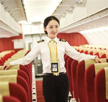 西部航空唯一"女飞行员",英姿飒爽,网友:比空姐更好看!