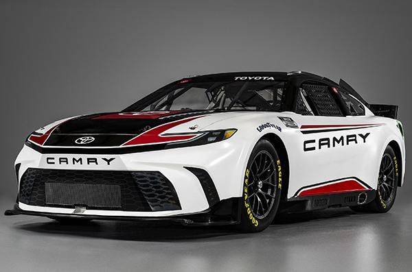 丰田凯美瑞nascar赛车版:黑红白三色涂装,展现浓郁美式风情_搜狐汽车