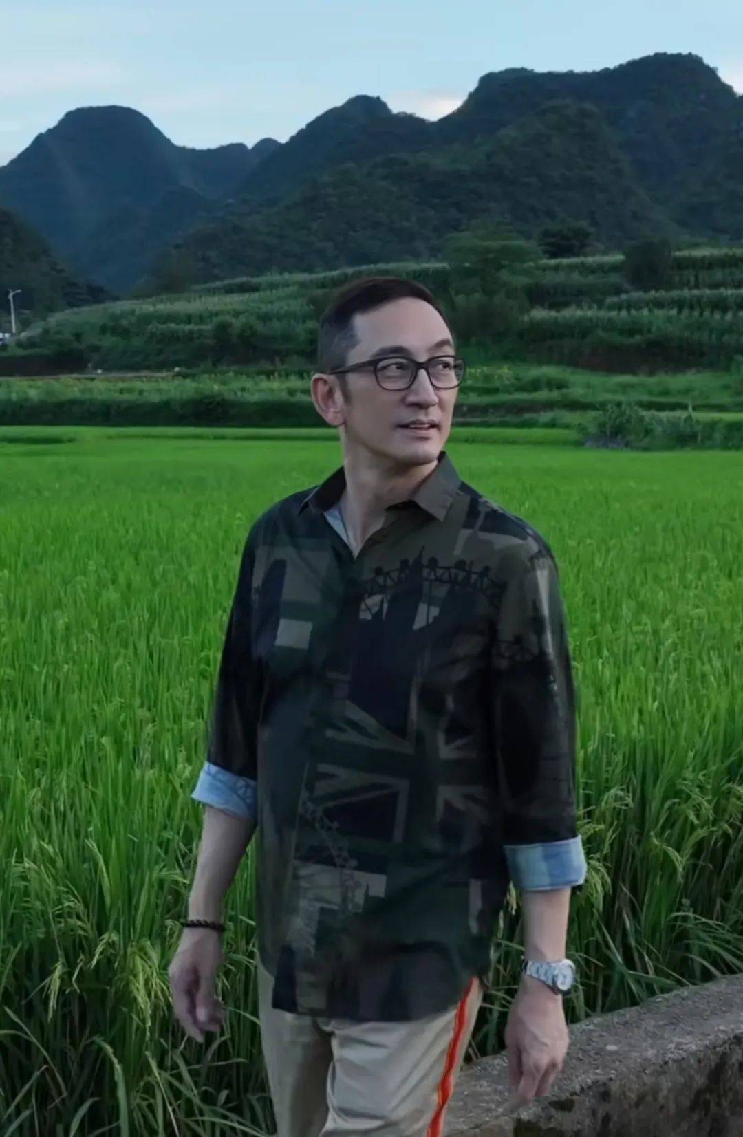 好久不见吴启华,变厨子了?女儿好漂亮!_剧里_蔡少芬_至美