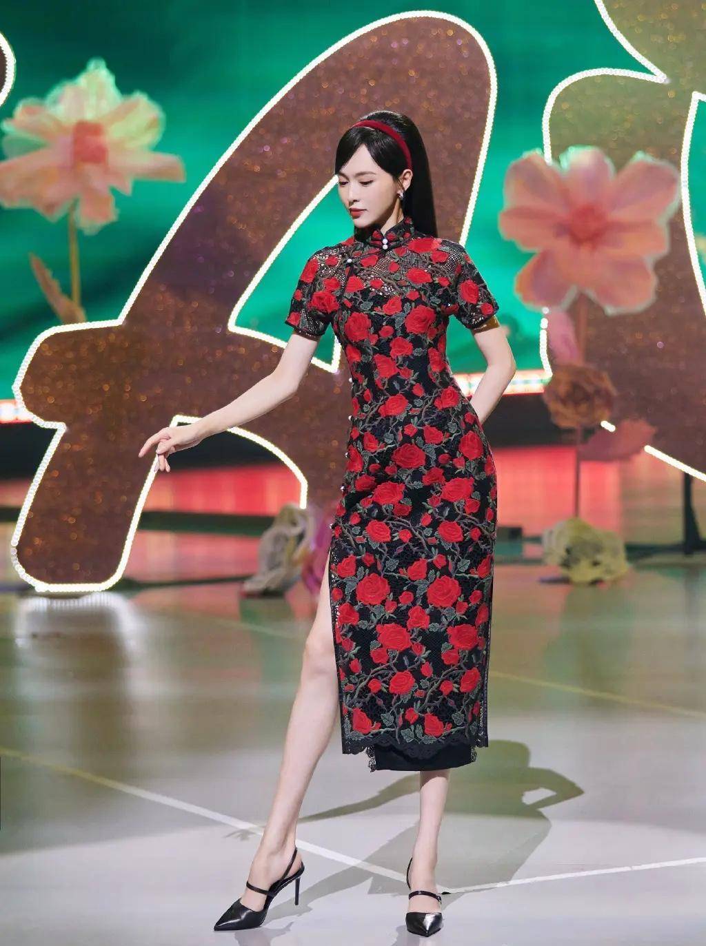 三开叉,旗袍秀身材,大长腿,柳腰太惊艳了_经典_粉色_长裙