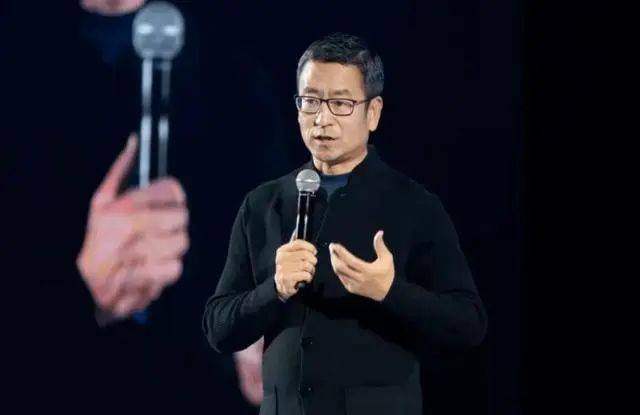 央视一哥白岩松:被疾病折磨暴瘦50斤,睡3-4个小时,数度想自杀_霍顿