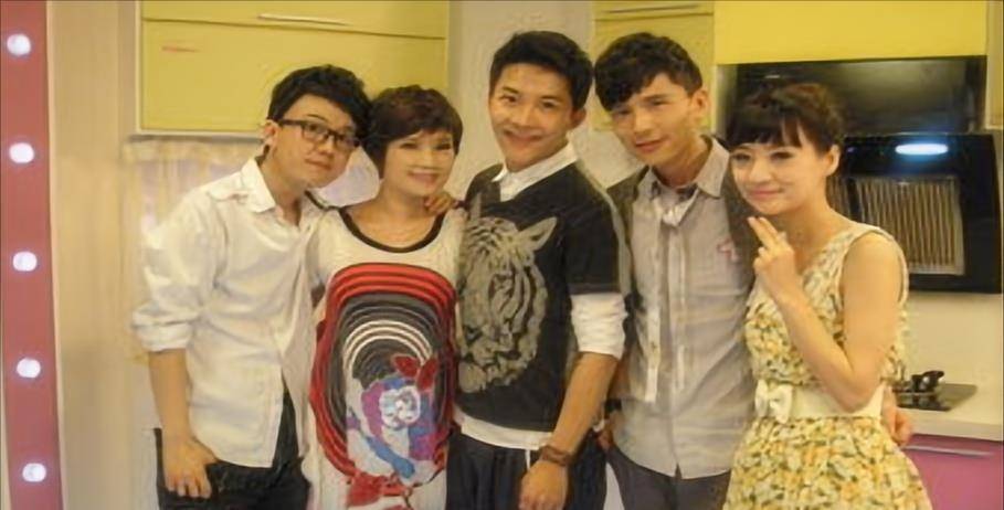 边策:26岁成央视主持,32岁从8楼周楼身亡,成母亲余生之痛_比赛_父亲