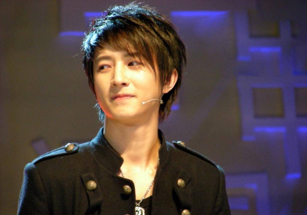 卢靖姗:从混血学霸到《战狼2》女主,吴京做媒,与韩庚喜结良缘_电影