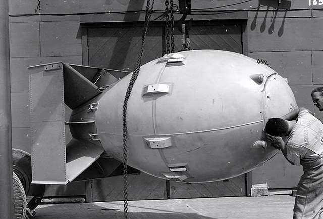 1945年美国在长崎投下两颗原子弹,只爆炸了一颗,另一颗去哪了?