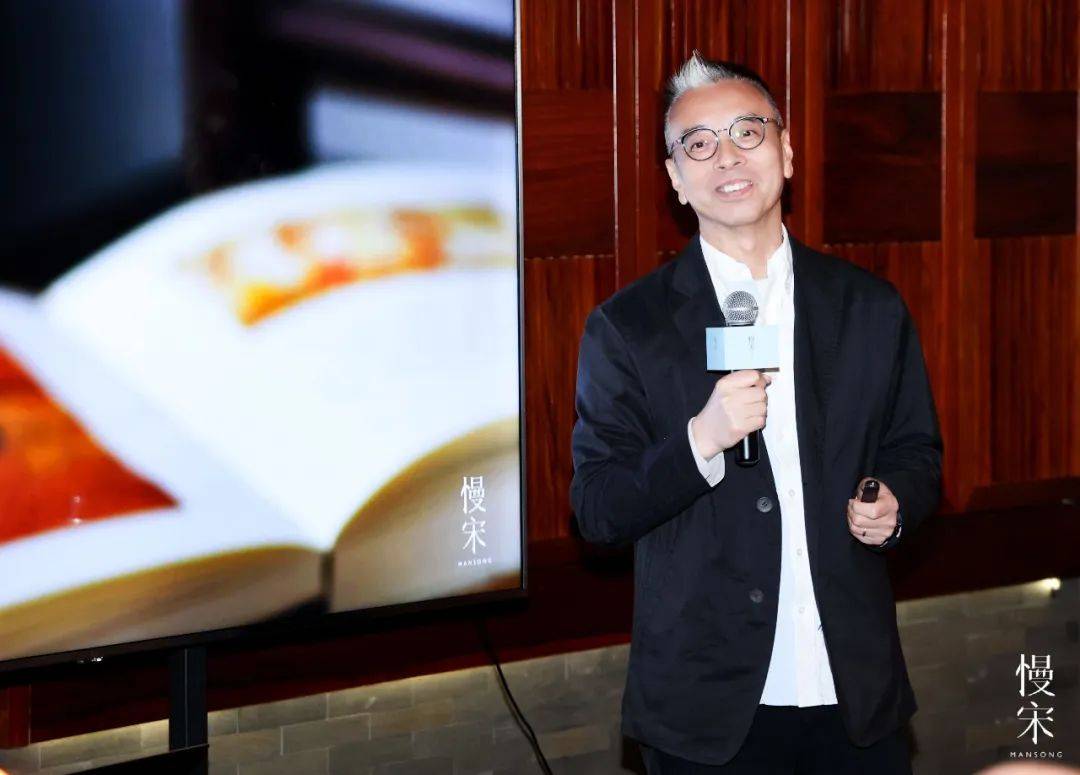 作为30余年的葡萄酒发烧友,慢宋酒庄主理人张顺看到了不同品类融合