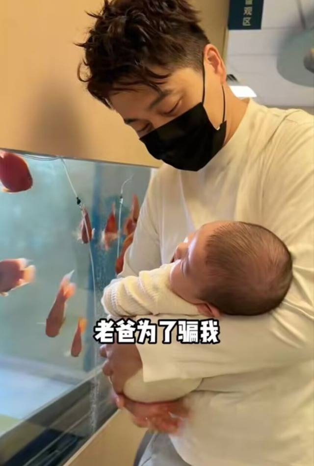 沈涛夫妇带娃打疫苗,半岁"小板栗"头大随爸爸,高颜值太太贤惠_儿子