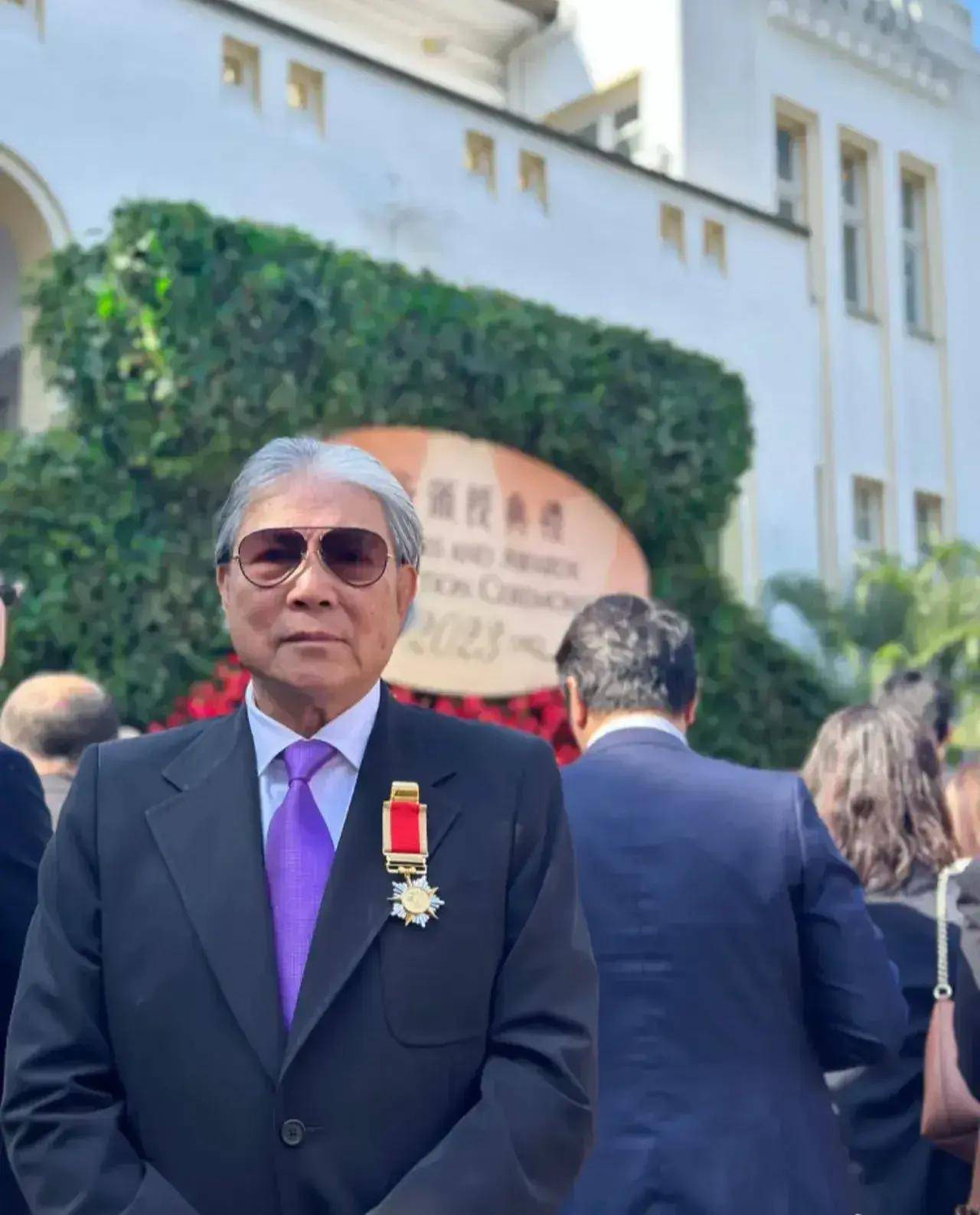 霍震霆家族荣耀感强,霍英东纪念馆开馆也参加,霍启文代父现身_长辈