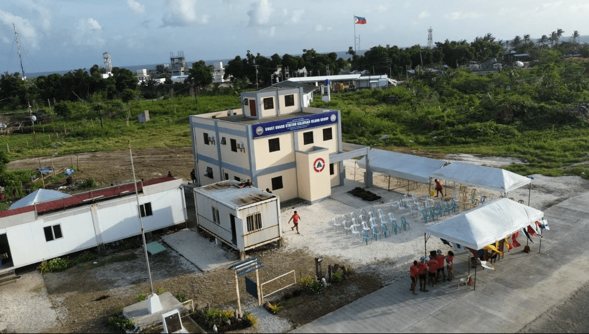 菲律宾在中国岛礁盖三层小楼,雷达摄像头监视中国一举一动_中业岛