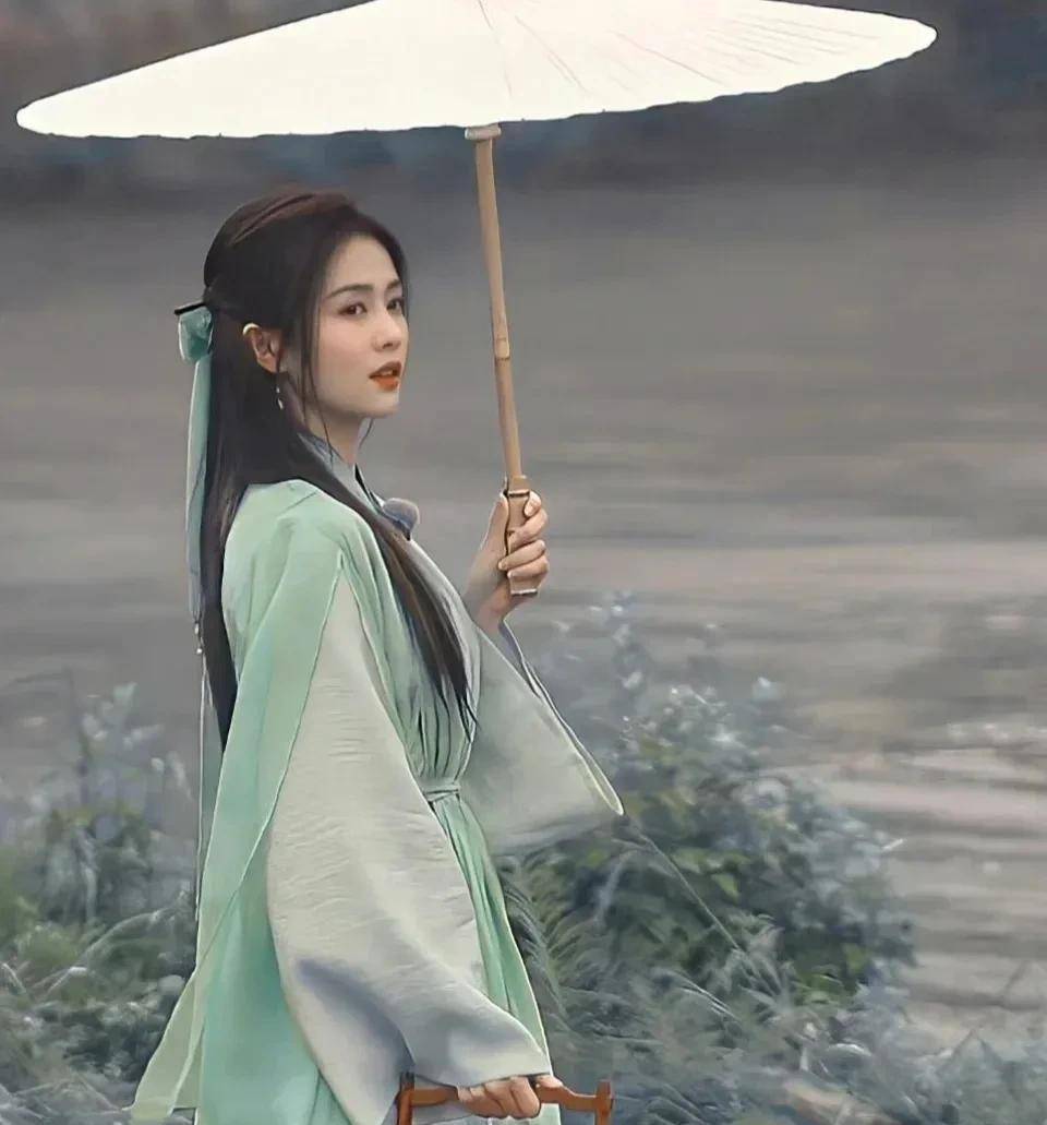 原创 白鹿回应网友热议，综艺和演戏如何平衡，看到白鹿的回答我笑了 