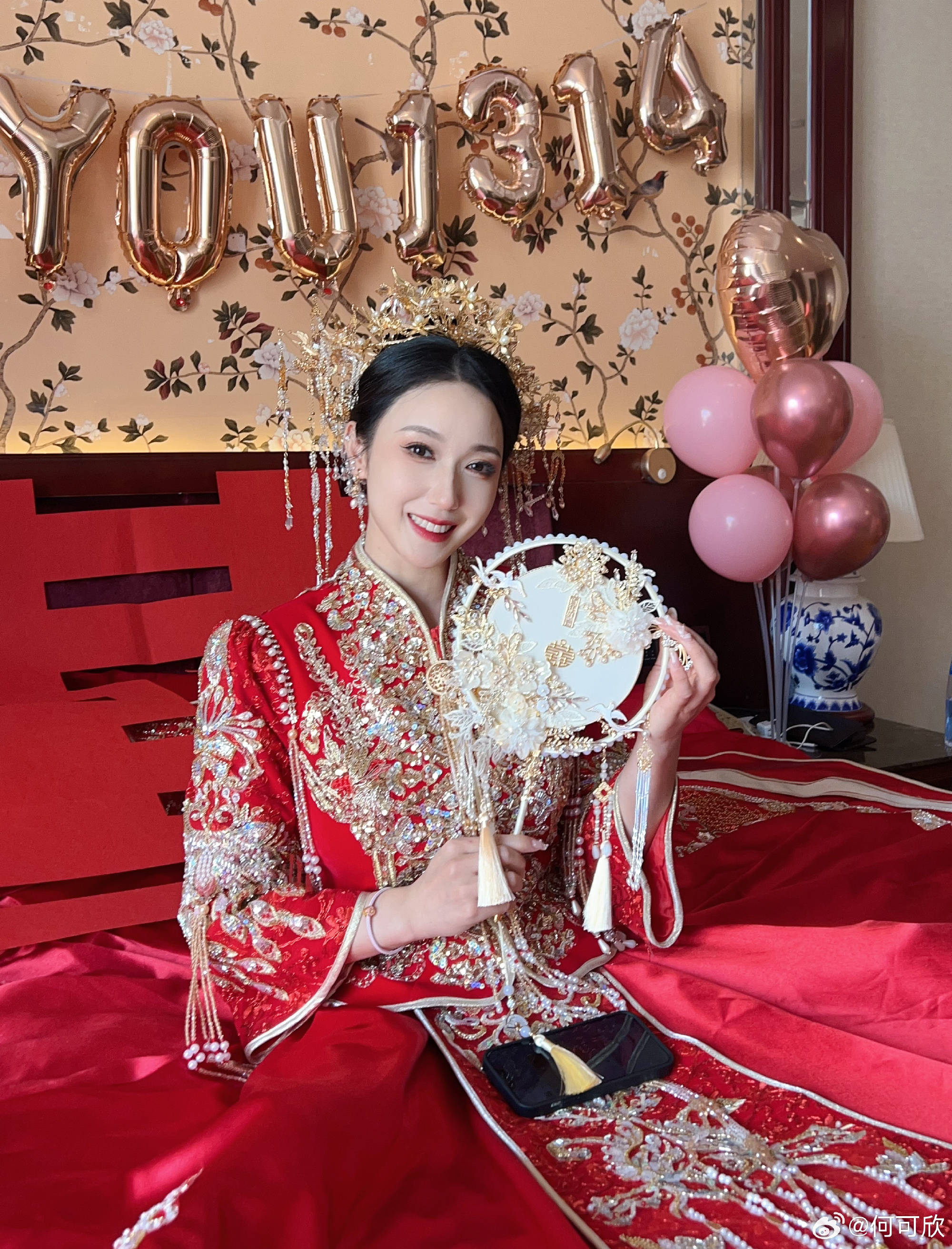 中国体坛又一女神大婚,着凤冠霞帔华贵明艳,奥运冠军为她当伴娘