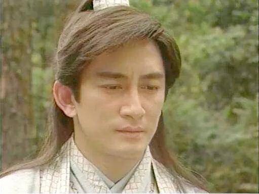 1994年,吴启华在周星驰喜剧电影《九品芝麻官》扮演状师方唐镜,那句"