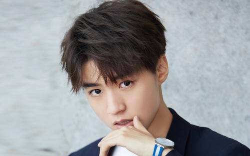 王俊凯,刘昊然和胡先煦同游迪士尼 三人神仙同框!_网友_电影_影视剧