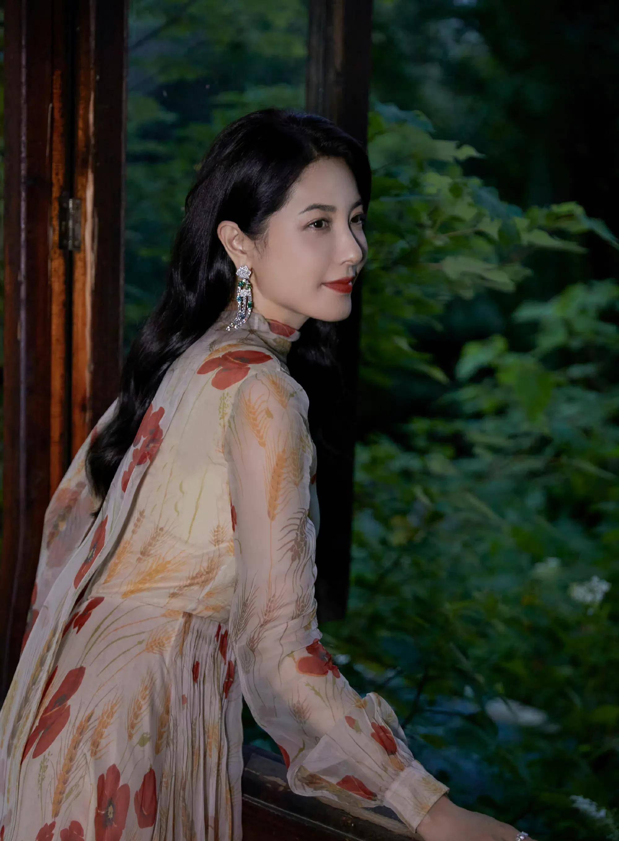 中戏第一美女!美得叫人窒息!"姨圈顶流"曾黎写真赏