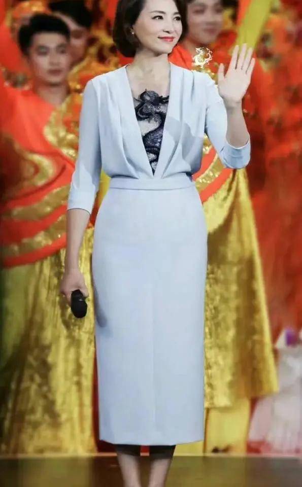 袁泉,董卿亲自示范:随着女性年龄的增长,"反胖"比"年轻"更优雅_身体