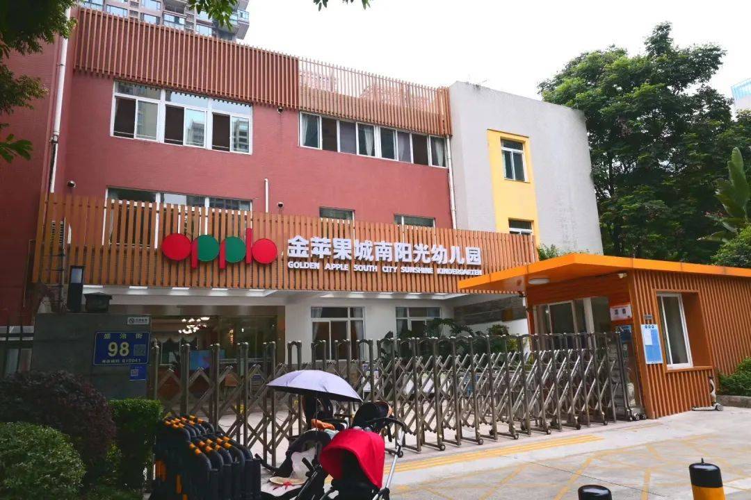 商業配套方面,隔街即為復城國際廣場,可快捷滿足日常所需;板塊內的