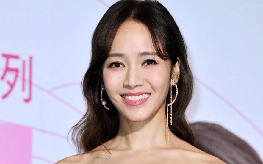 昆凌:4年赔了8个亿,屡次碰瓷侯佩岑,她凭什么得到周杰伦宠爱?