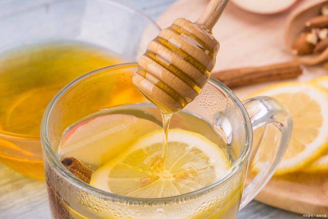 坚持喝一个月蜂蜜水会怎么样,会不会长胖?这几点需要特别注意!