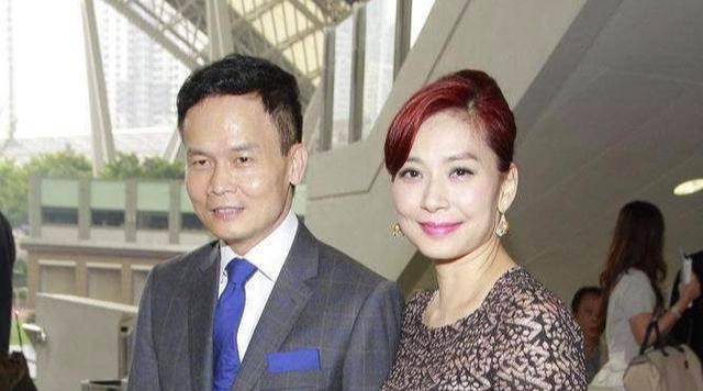 邝美云:两次拒绝嫁给千亿富豪,感情遭背叛后,最终自己成了豪门_香港