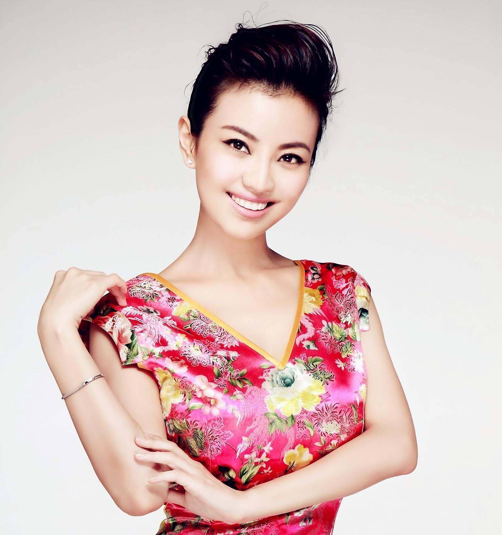 电视主持人涂经纬:为嫁富豪分手撒贝宁,今39岁仍单身鲜为人知_爱情