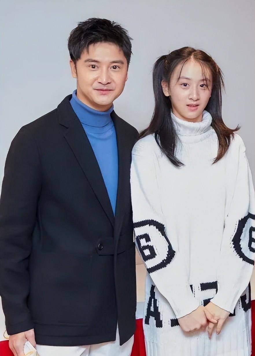 田亮女儿长成大姑娘了,穿毛衣裙淑女有气质,身材高挑不输妈妈_女性