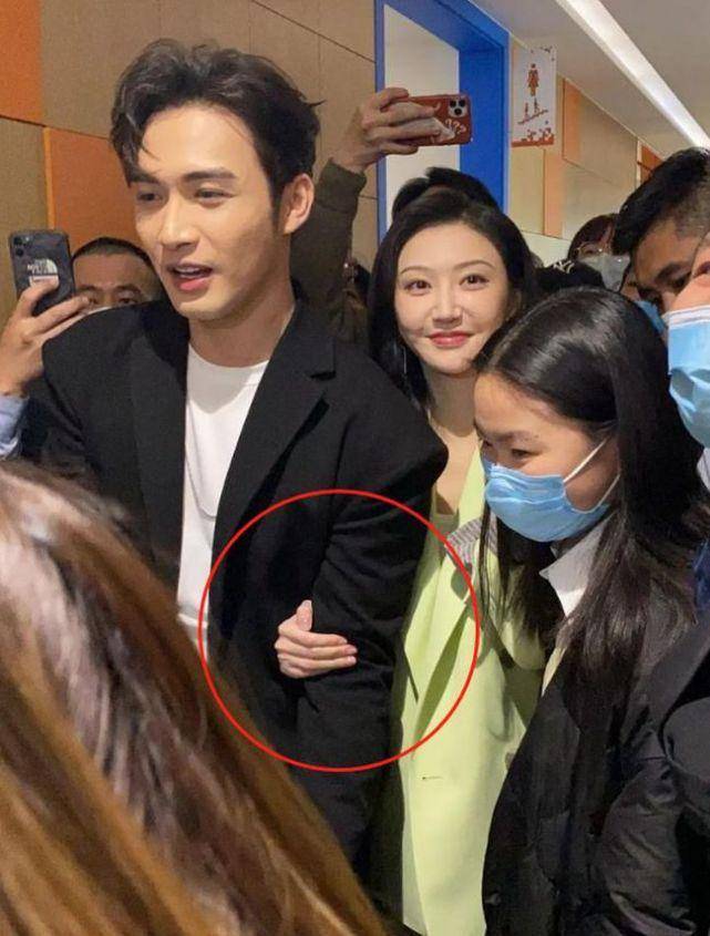 景甜看了朋友转发的张彬彬过往后给予高度评价,两人还互补物料_互动