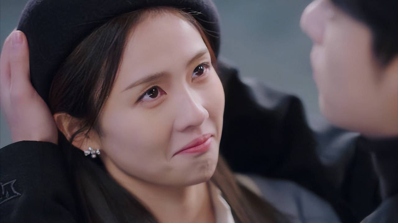 同样出演女主播,29岁白鹿也只配给48岁的佘诗曼当洗脚婢_演技_新闻