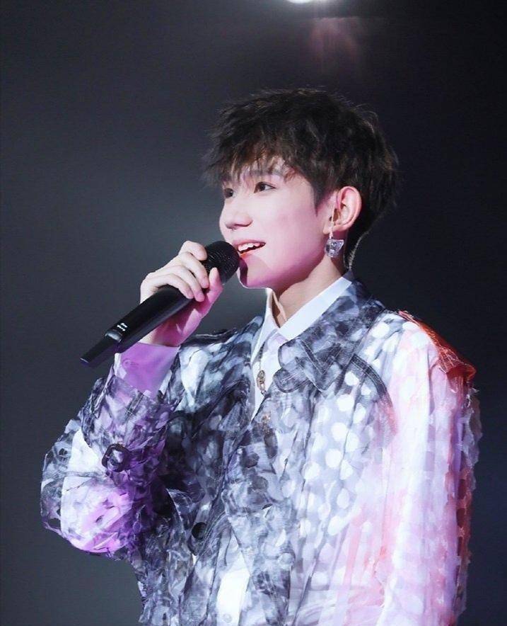 现场改词证明真唱,周深沙雕,王源小机灵,林俊杰已见惯不怪_歌词_演唱