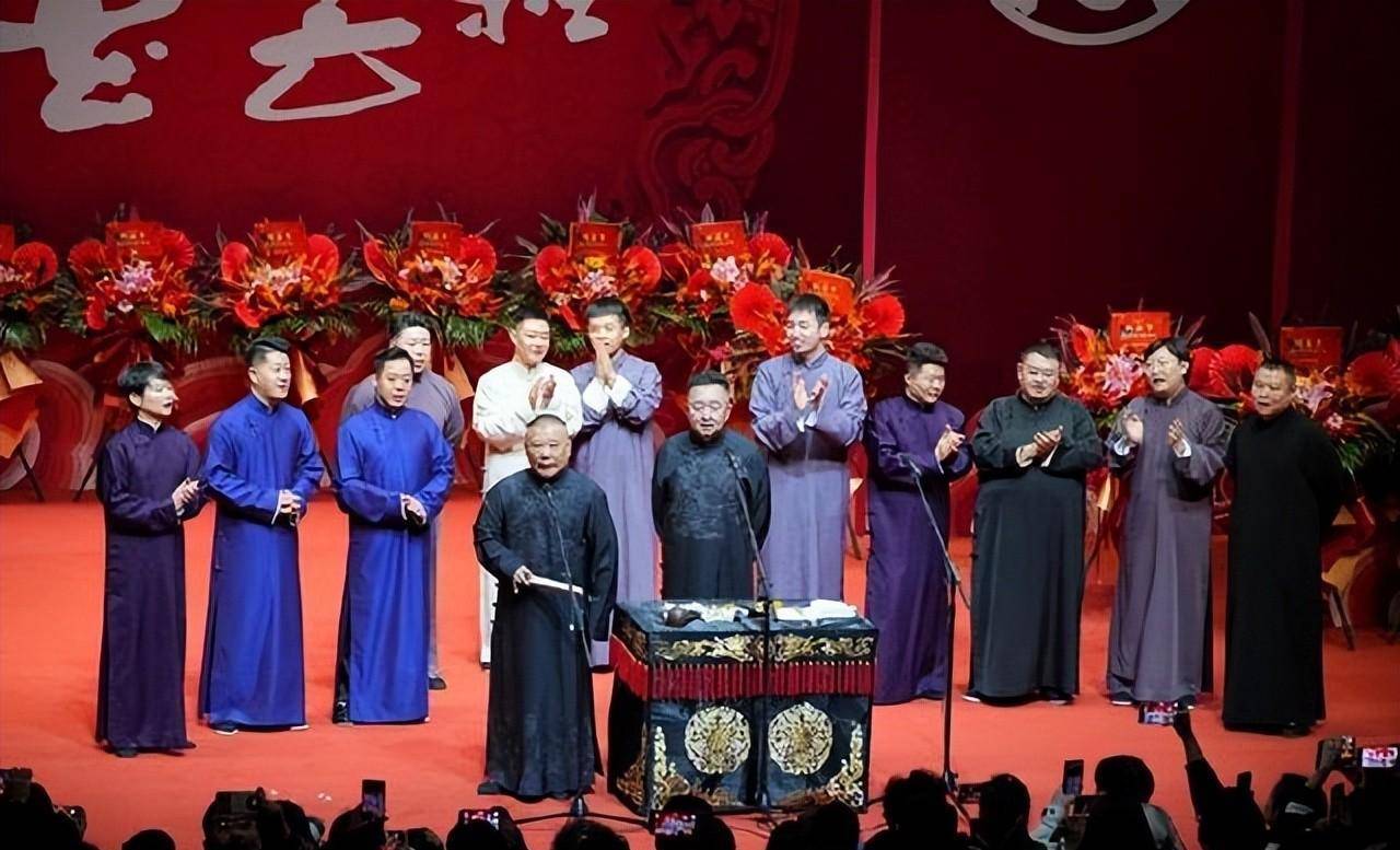 德云社冯照洋买柜子,却夹带只烧鸡,网友:岳云鹏又开始变烧鸡了_事情