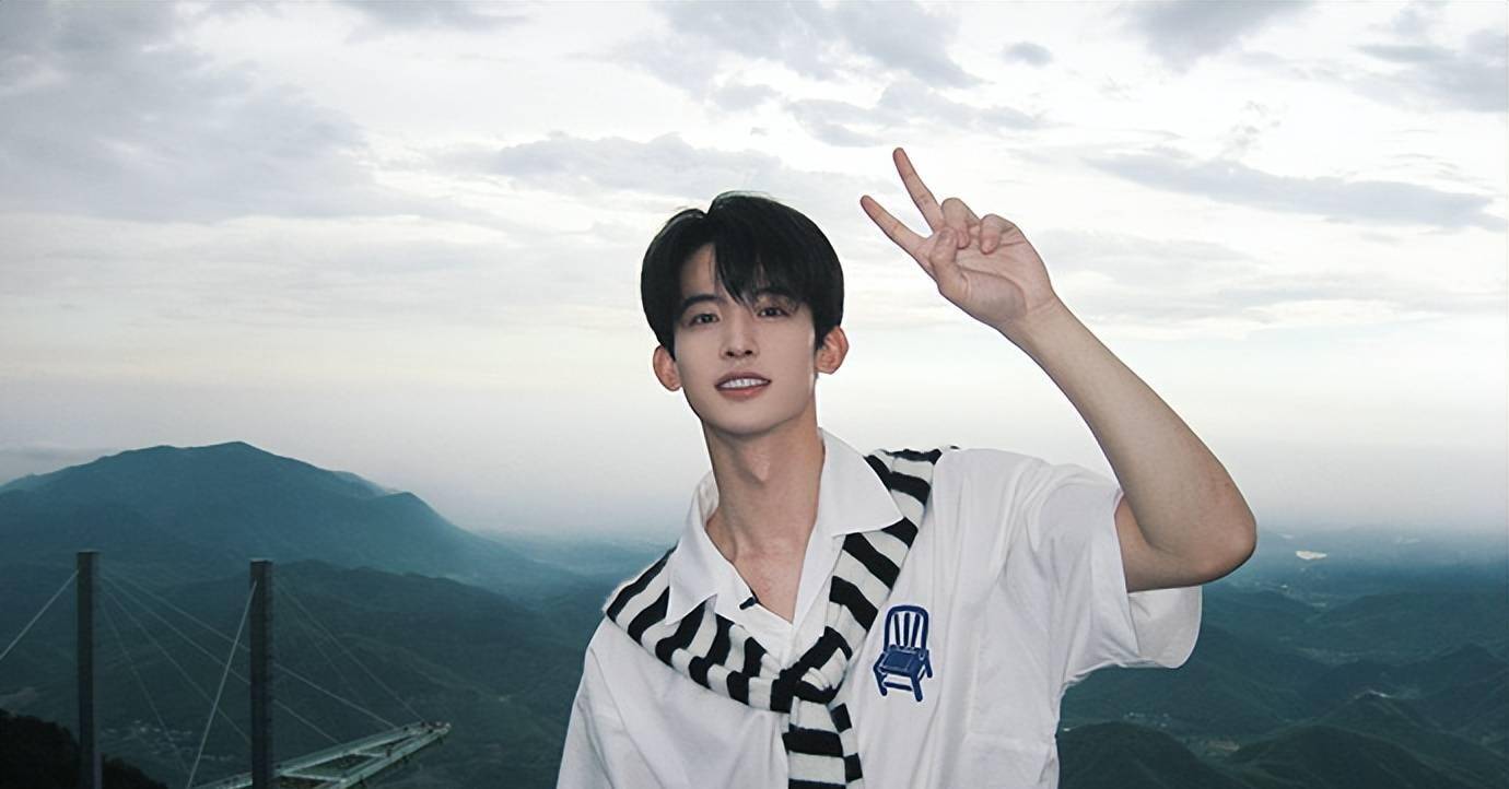 由于长相帅气,常华森在杭州电子科技大学举办的校草采集活动中进入了