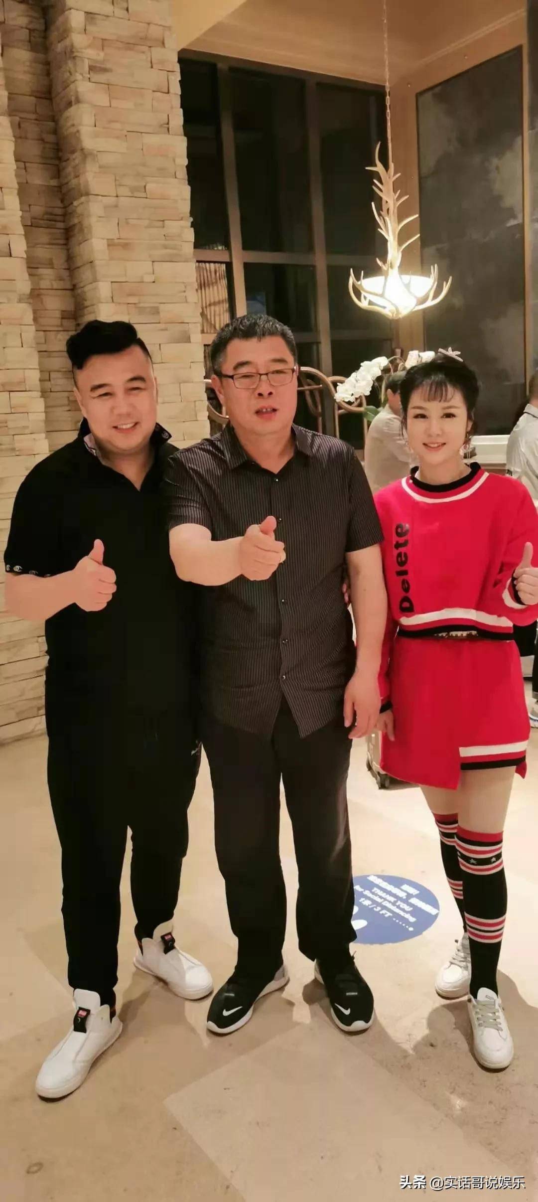 "秋裤大叔"嫁女,这次他真的变"老"了_赵小兵_领导_苦难