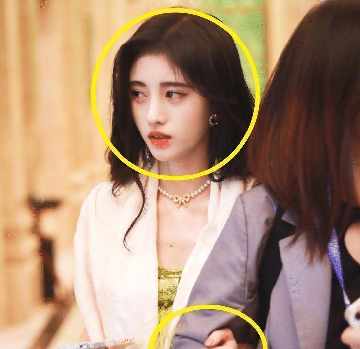 《创造营4》助唱路透,鞠婧祎穿吊带裙好清凉,披肩的浴巾成亮点_合作