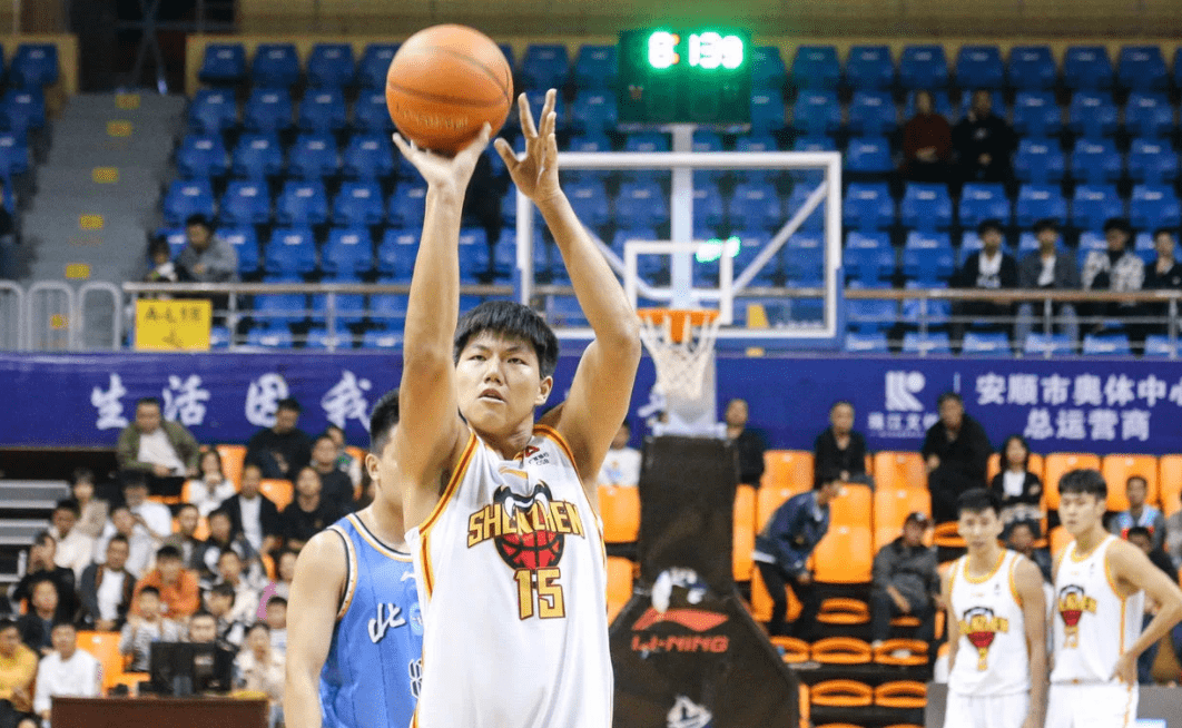 胡小龙曾经代表湖北队拿下第十四届全运会三人篮球u19冠军,夏季联赛时