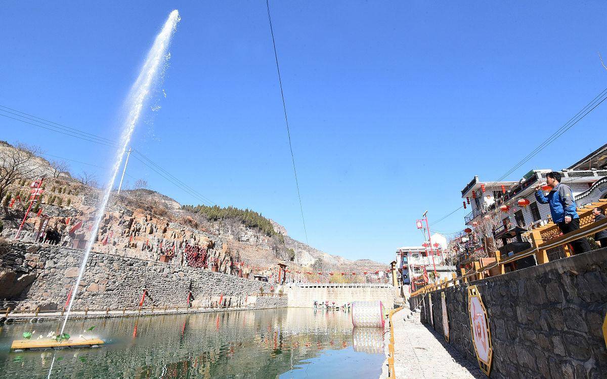 江西上饶横峰县刘家火车小镇充满历史气息的旅游胜地_游客_文化_广场