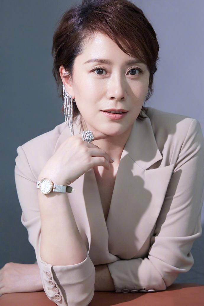 惹怒宋佳,抱黄磊大腿,25岁就结婚生子的海清,为何这么"狂"?