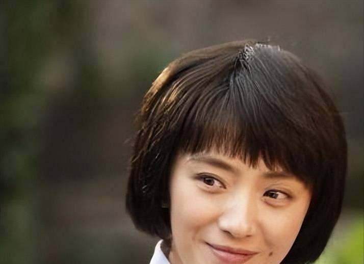 2006年,她又出演了电视剧《少年杨家将》,她俏皮可爱的形象再次深入