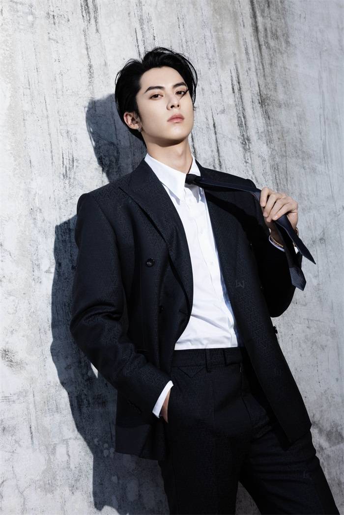 王鹤棣个人号召力居高不下 蝉联尖叫男演员实至名归_品牌_角色_热度